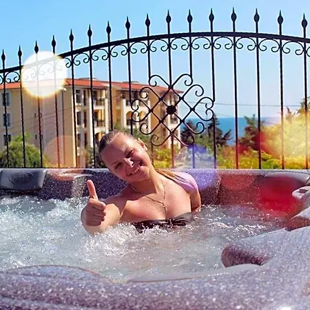 Katalina Aparthotel 4*